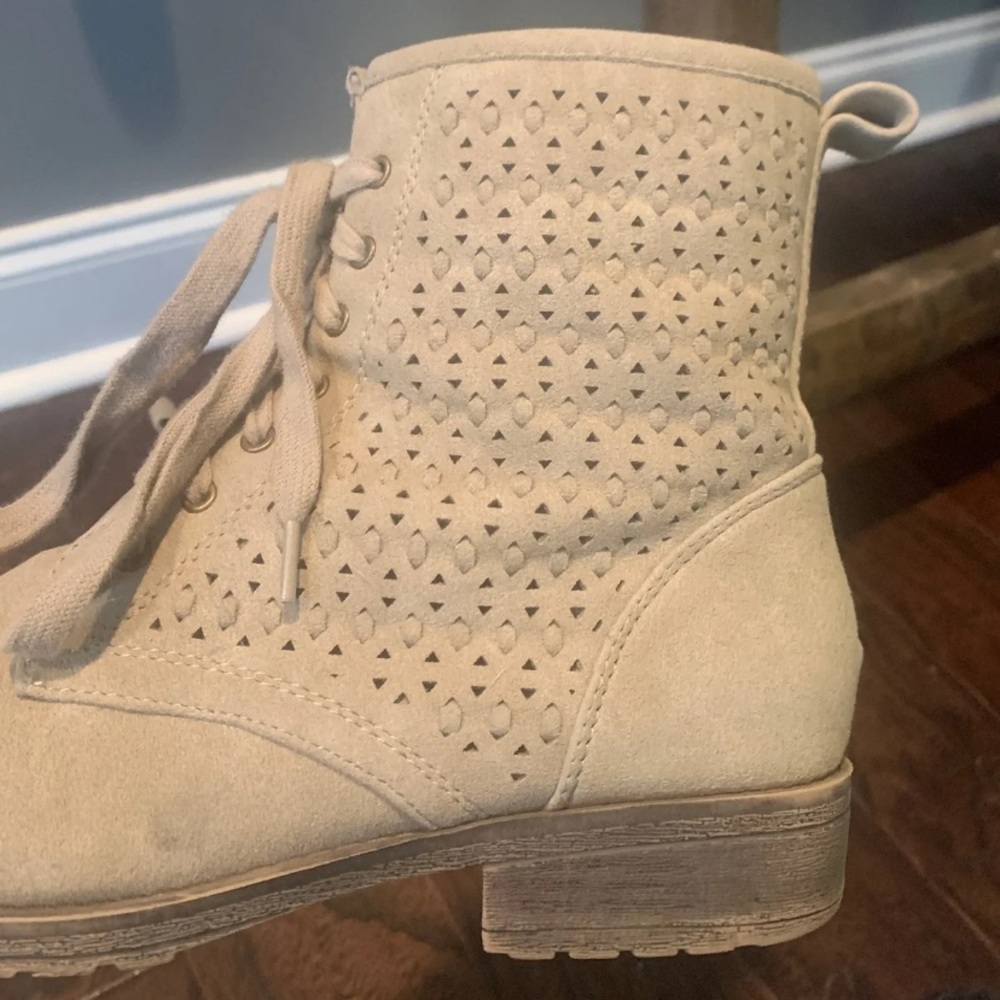 Boots - Picture 3 of 3